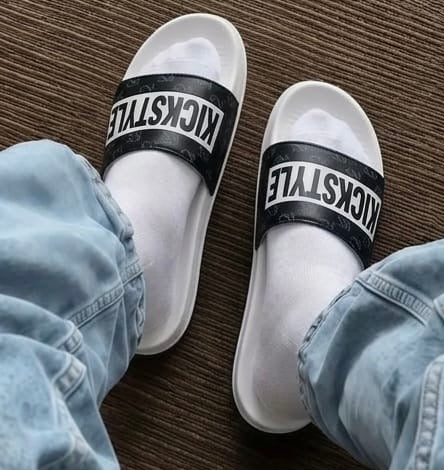 K I c k s t y l e slider for men